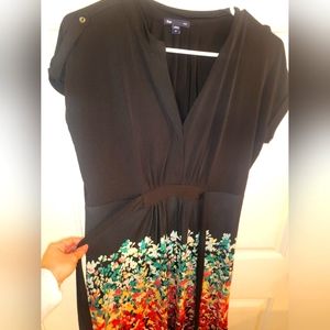 Gap Dress, Cap Sleeve, V Neck, ties around waist, Black/ multi color floral,  M